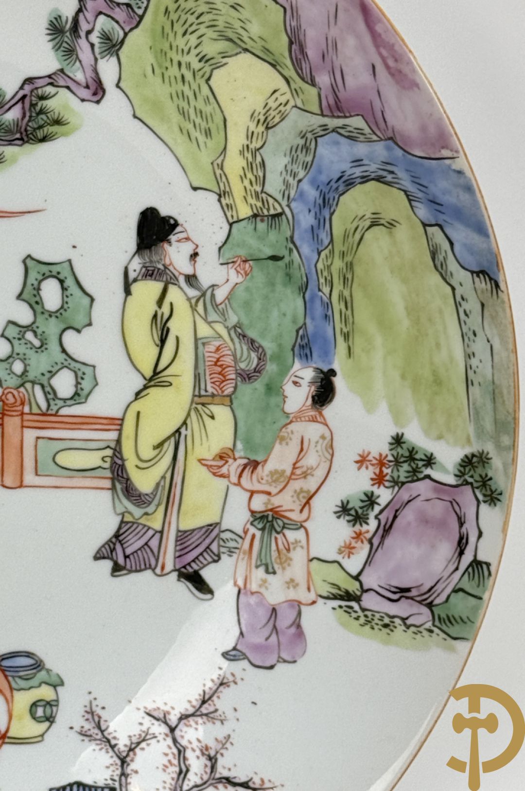 Porseleinen Chinese schotel met decor van wijsgeren in landschap