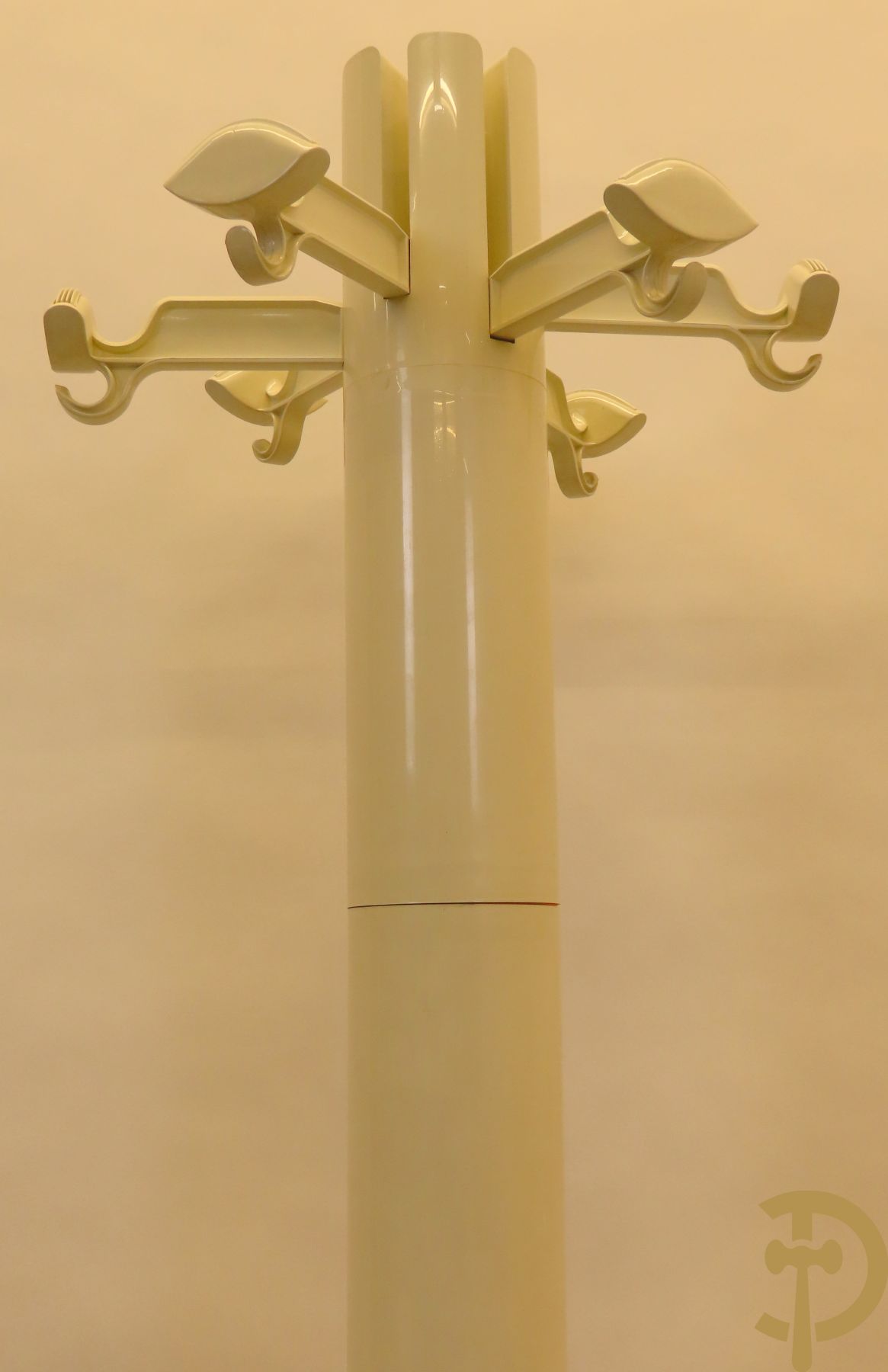 Plexi openklapbare kapstok, onderaan met parapluhouder, model Planta - designer G.C. Piretti voor de firma Anomima Castelli