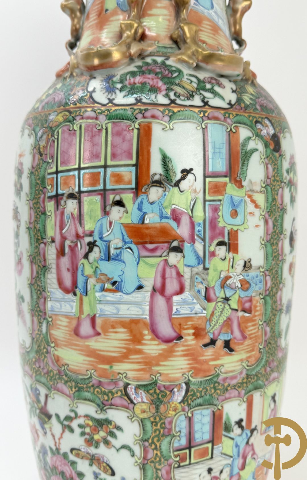 Chinese porseleinen Kanton vaas met geanimeerde taferelen