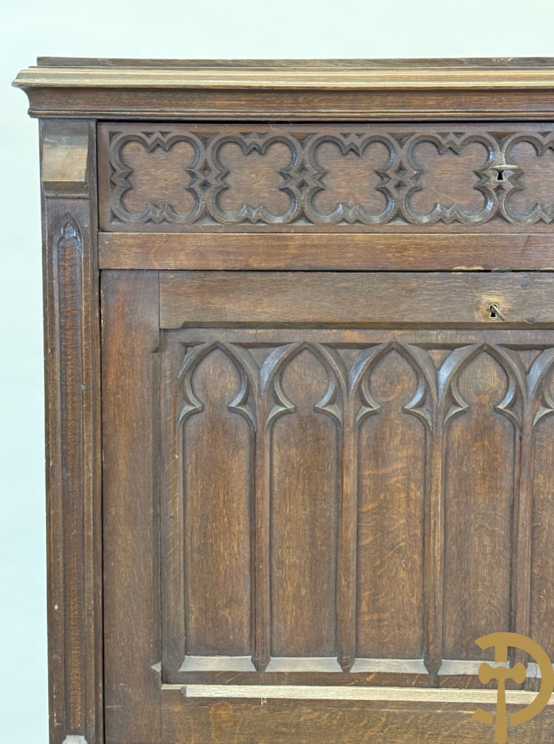 Massief eiken secretaire abattant met lade, klep en 2 deuren, centraal met interieur, Neo Gotisch