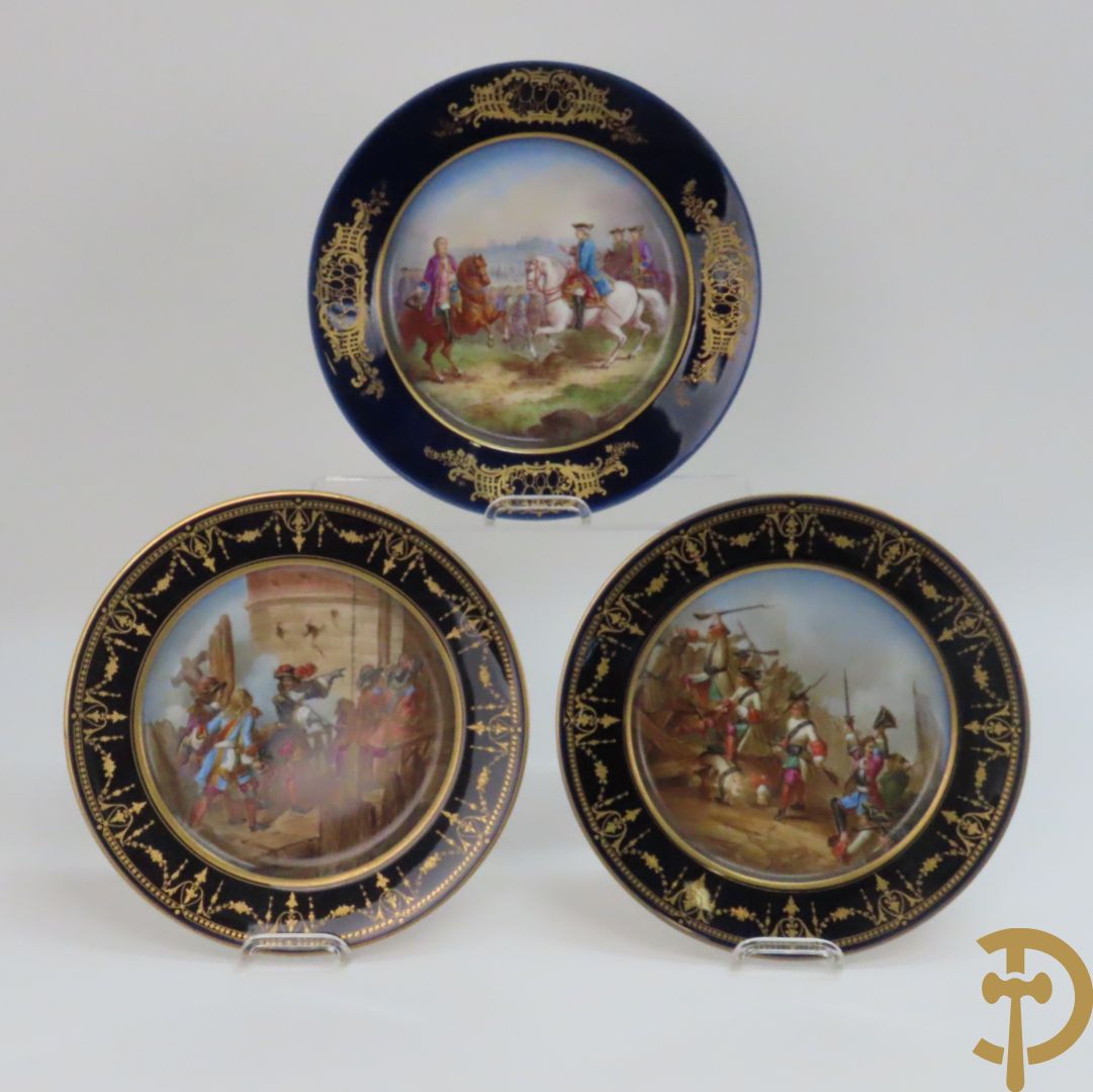 Paar handbeschilderde porseleinen Sèvres borden 