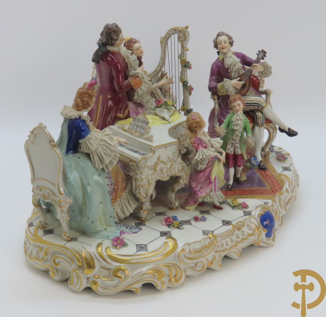 Grote gekleurde porseleinen geanimeerde groep met 7 muziekspelers