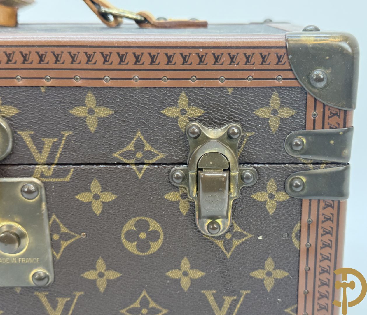 Louis Vuitton beauty case met verschillende vakjes en genummerd 948947