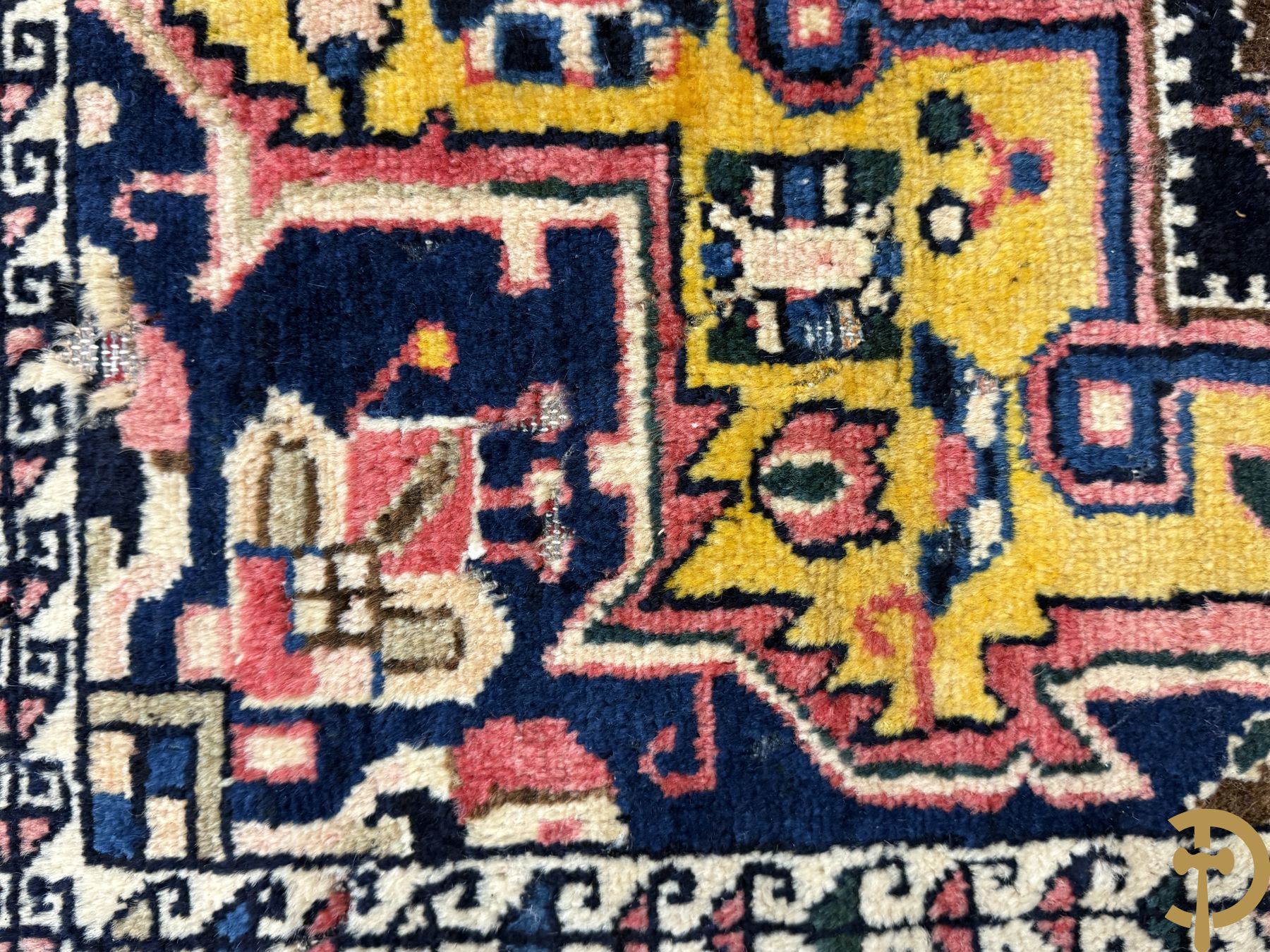 Drie oosterse handgeknoopte tapijten met blauwe fond