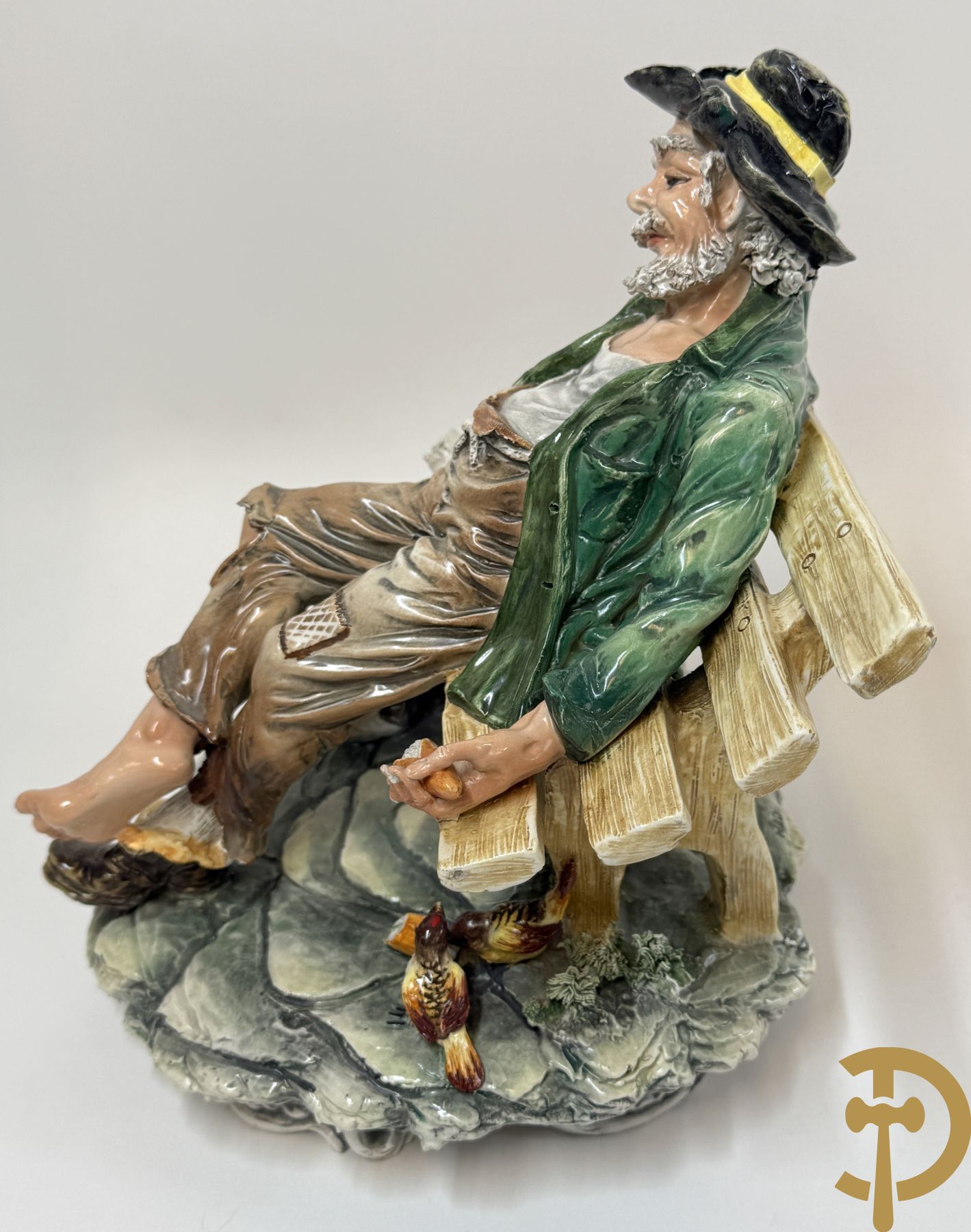 Twee grote Italiaanse groepen in 
gekleurde biscuit : jongens plukken appels - onderonsje aan tafel + 4 groepen in gekleurde Italiaanse biscuit