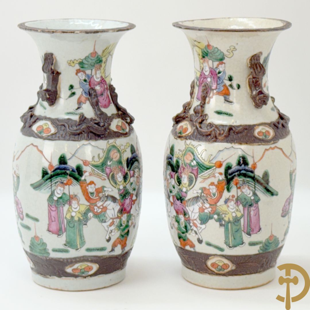 Paar Nankin vazen met krijgerdecor