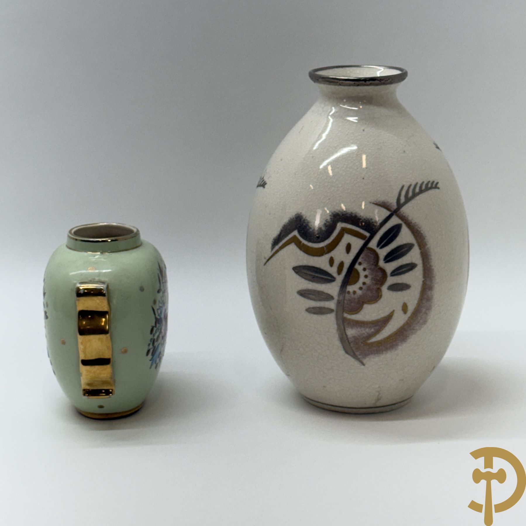 Boch La Louvière vaas met gestyleerd bloemenmotief en Art deco decor D1781 + Kleine Boch vaas met bloemendecor, decor 5525