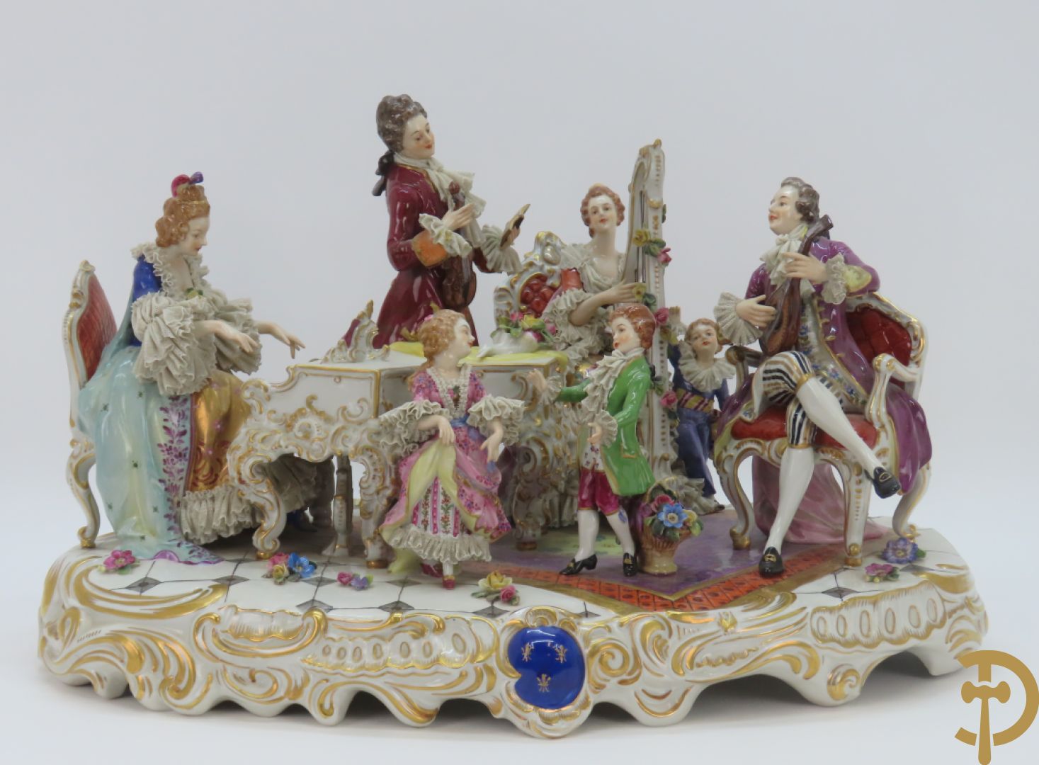 Grote gekleurde porseleinen geanimeerde groep met 7 muziekspelers