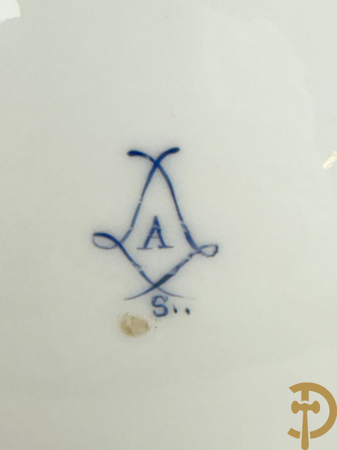 Paar handbeschilderde porseleinen Sèvres borden 