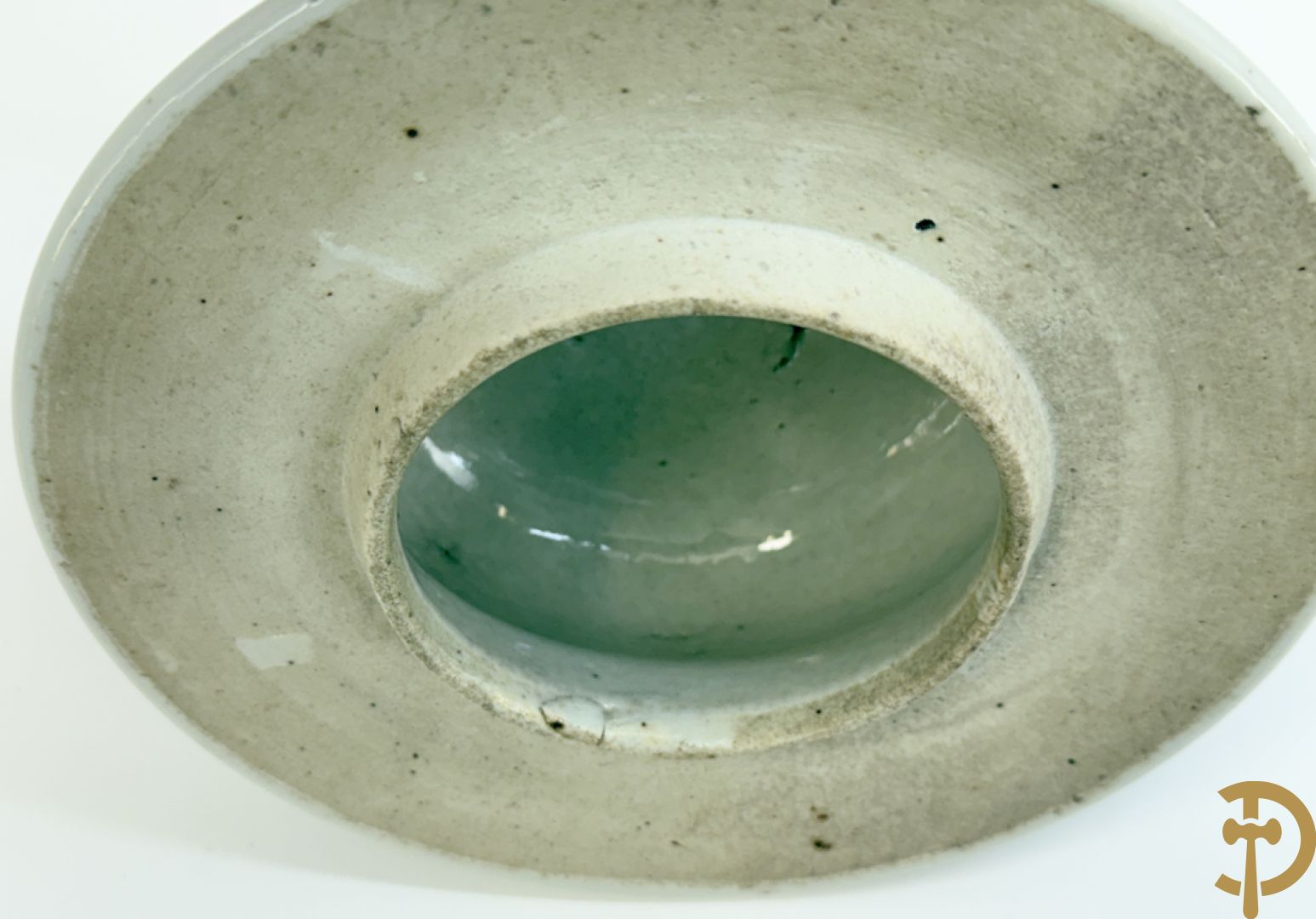 Paar Chinese dekselpotiches in blauw wit porselein met bloemendecor en accanthusranken