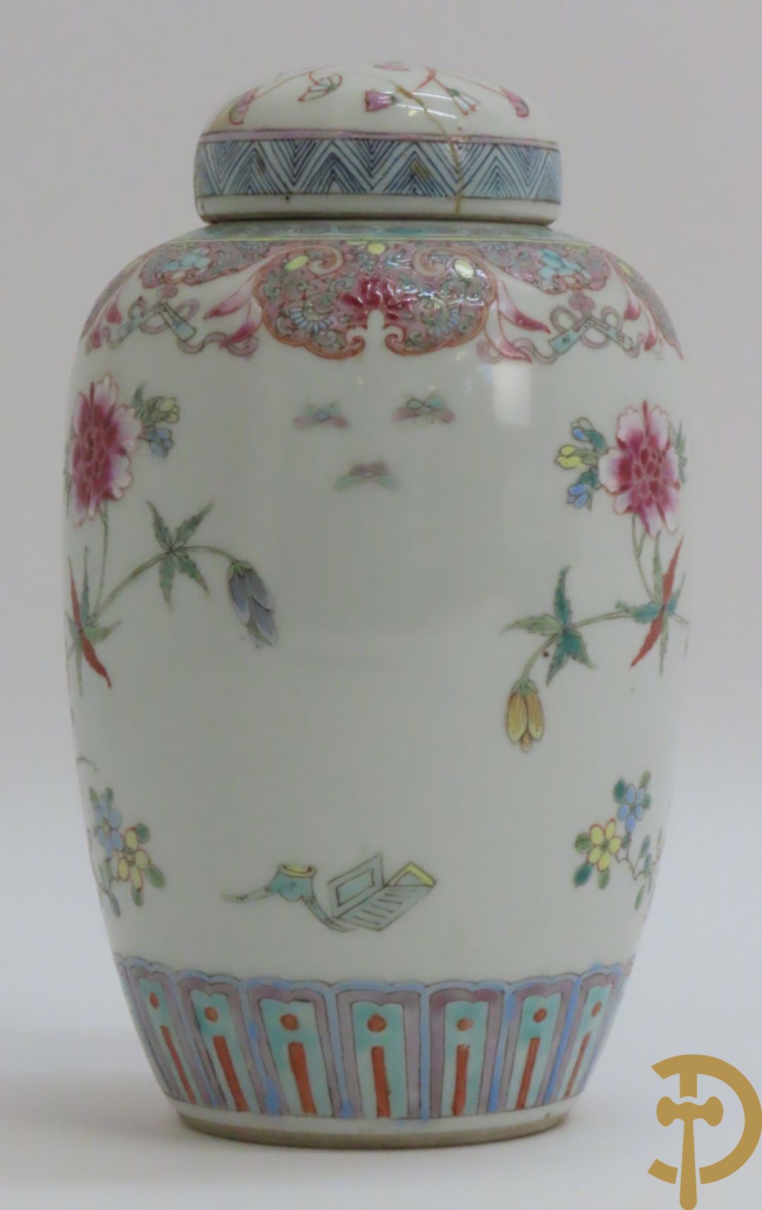 Chinese porseleinen dekselpotiche met bloemendecor