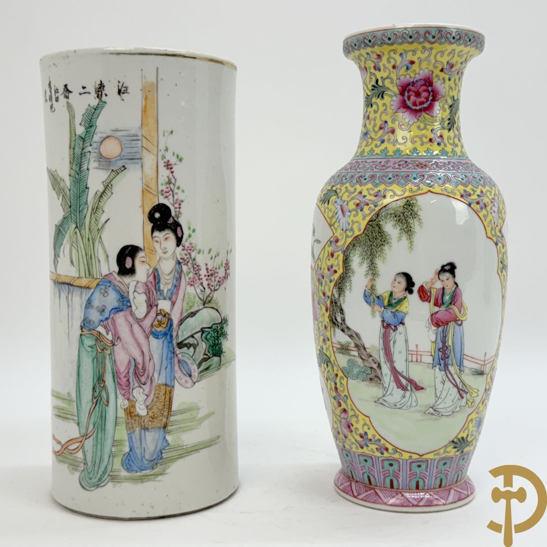 Chinese porseleinen rolvaas met damesdecor, getekend + Chinese porseleinen republieksvaas met damesdecor