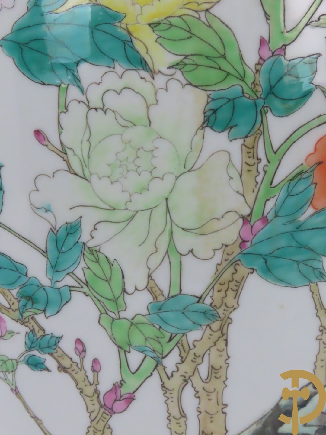 Chinese porseleinen repubieksvaas met bloementafereel