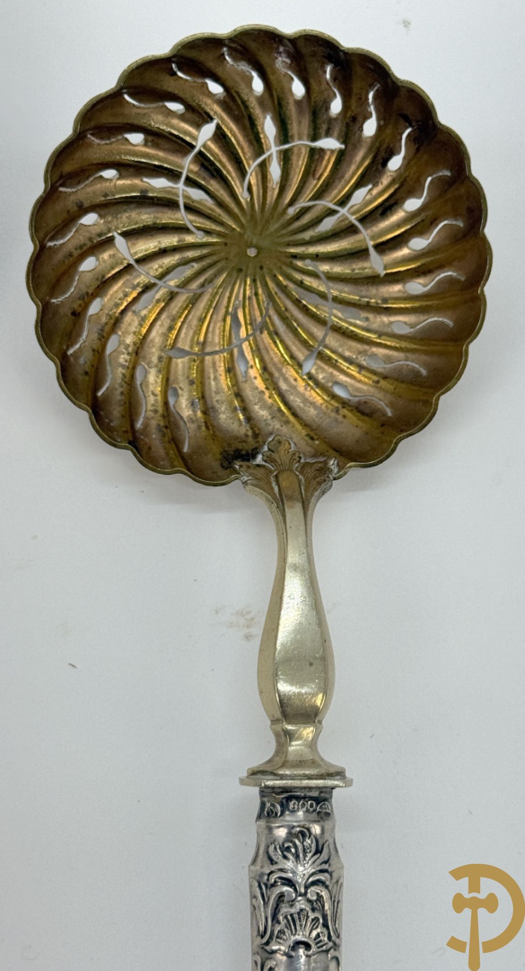 Schrijn met taartschep en 4 dessertvorkjes + 2 theezeefden + wildbestek