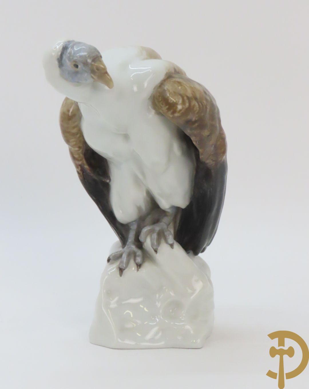 Porseleinen vogel Condor, onderaan gemerkt K/C nummer 2332