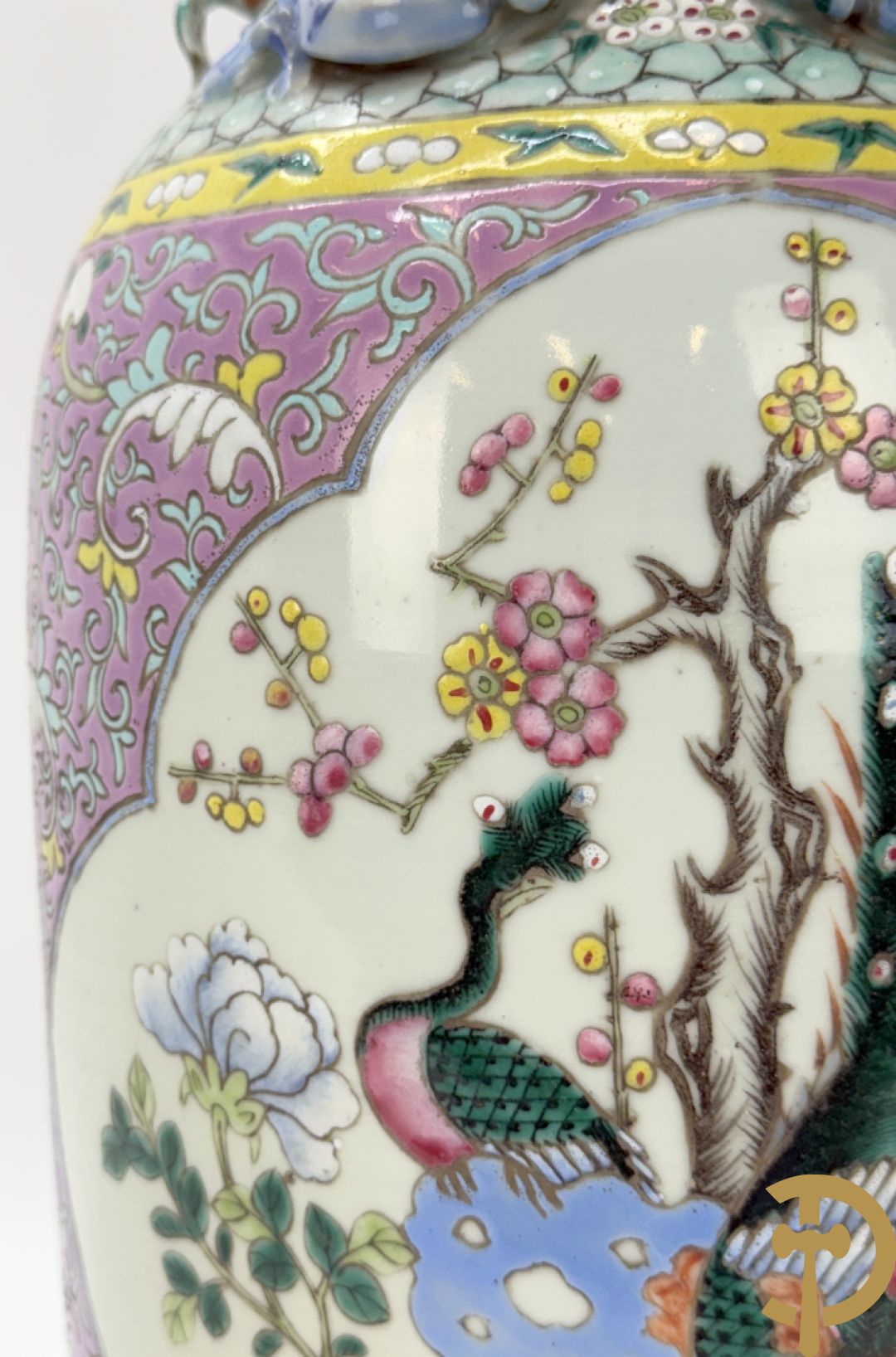 Chinese porseleinen vaas met vogel- en bloemendecor