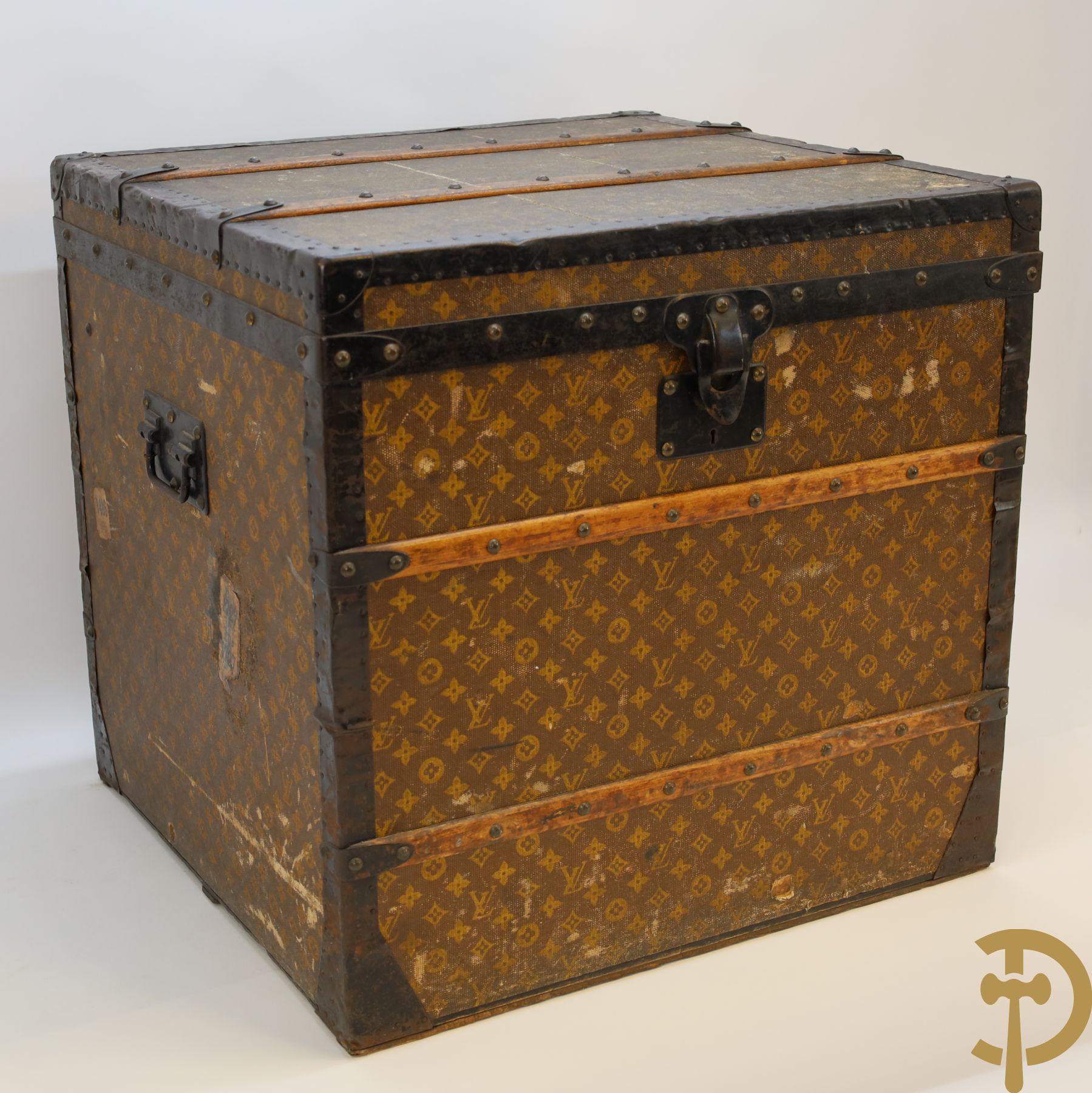Antieke Louis Vuitton koffer met ijzerbeslag, genummerd 172 126 - 1910