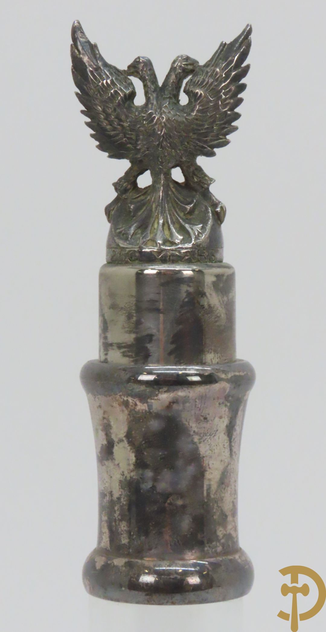 Twee decanteurs + olie- en azijnstel + 2 schenkkannen + twee-orig dekselpotje