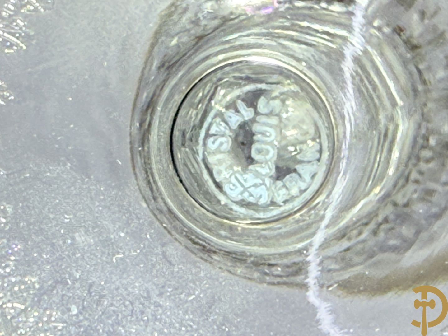 Zes fluitvormige kristallen champagne glazen met Thistle decor, cristallerie Saint Louis gemerkt