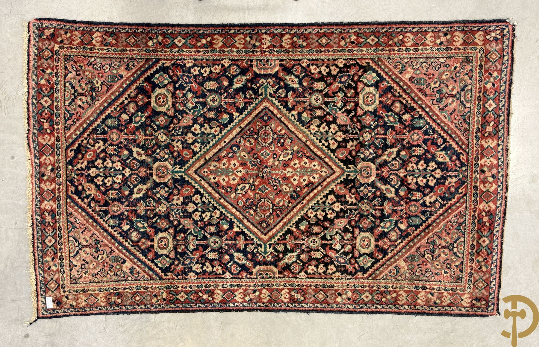 Drie oosterse handgeknoopte tapijten met blauwe fond