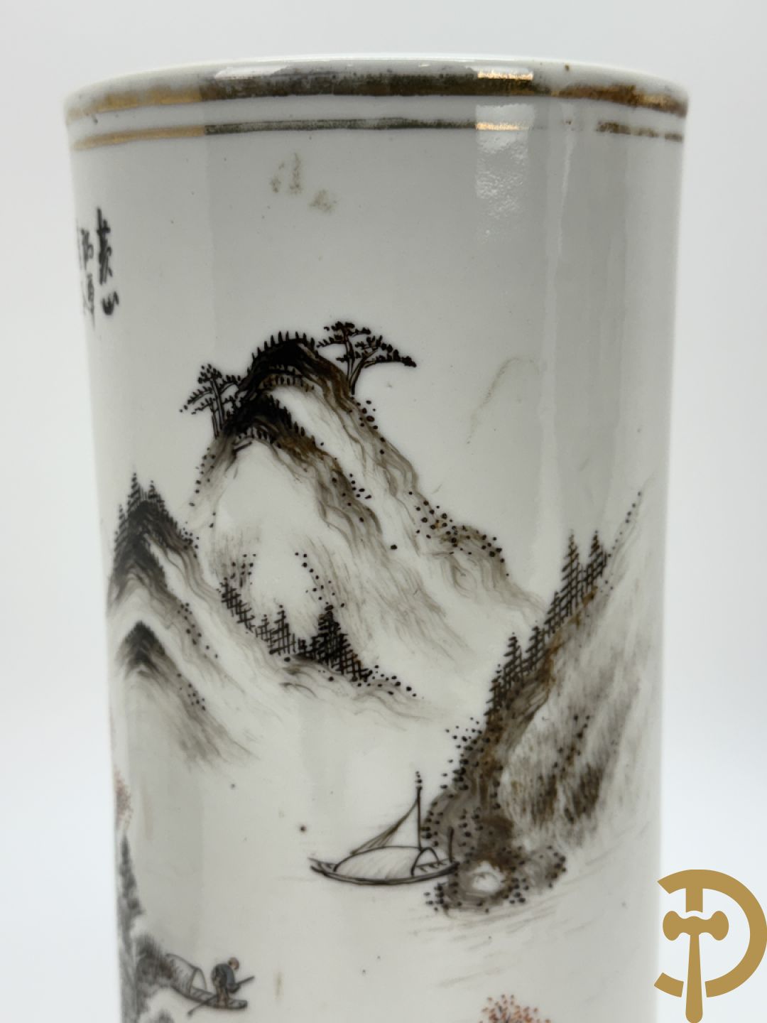 Chinees porseleinen vaasje met wijsgerendecor + Chinese porseleinen rolvaas met decor van ezel in berglandschap