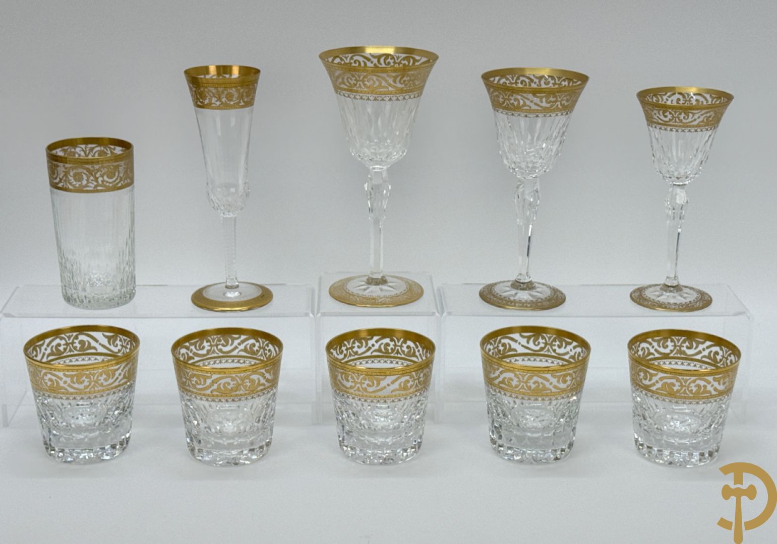 Set van 5 whiskey glazen, 1 waterglas, 1 witte wijnglas, 1 rode wijnglas, 1 champagnefluit en 
1 Longdrink glas, Saint Louis, model Thistle