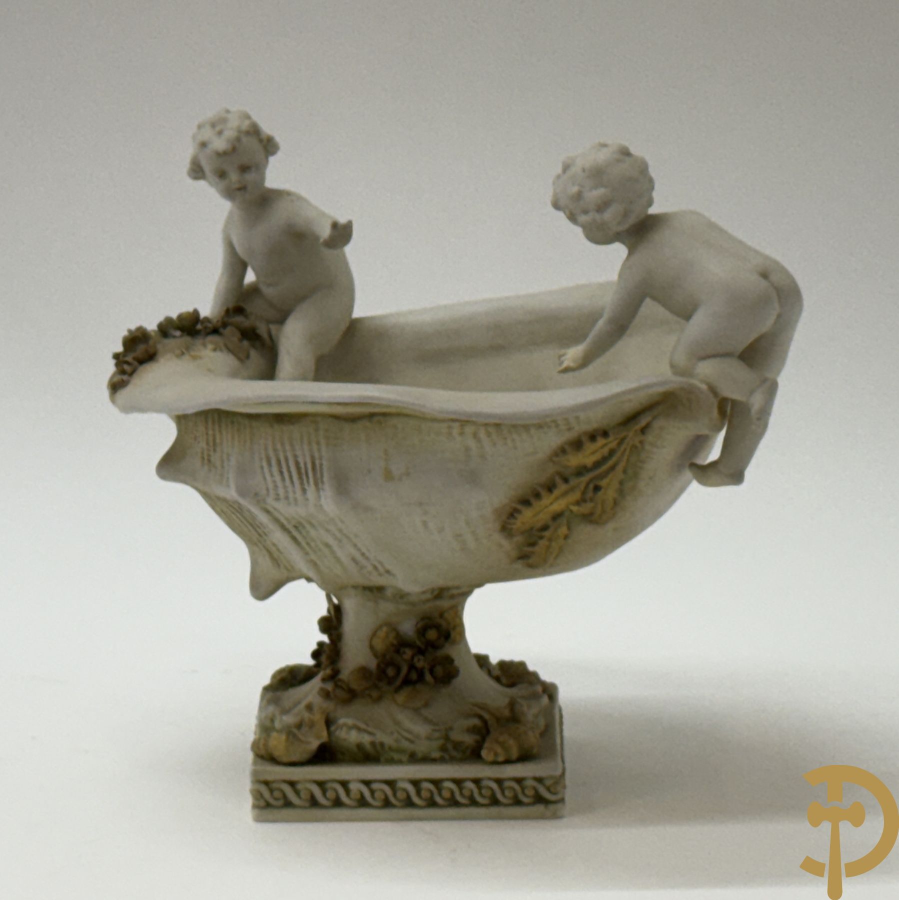 Biscuit coupe rocaille met 2 cupido