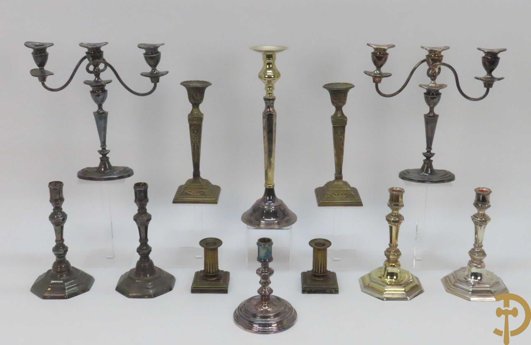 Zes paar verzilverde kandelaars