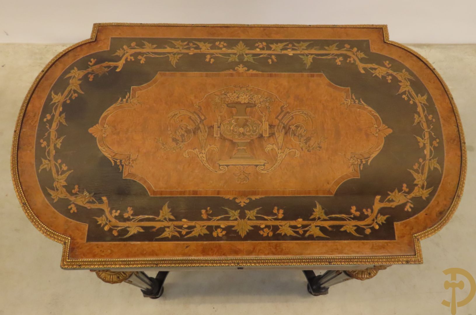 Napoleon III openklapbare opschiktafel/naaitafel met bloemenmarquetterie en amfoor in bovenblad, 19e