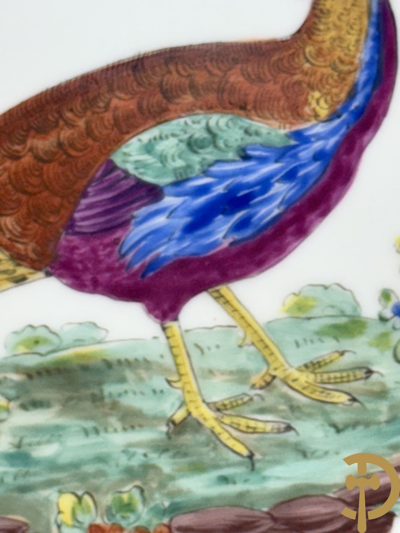 Paar handgekleurde Franse porseleinen borden met vogeldecor, 19e