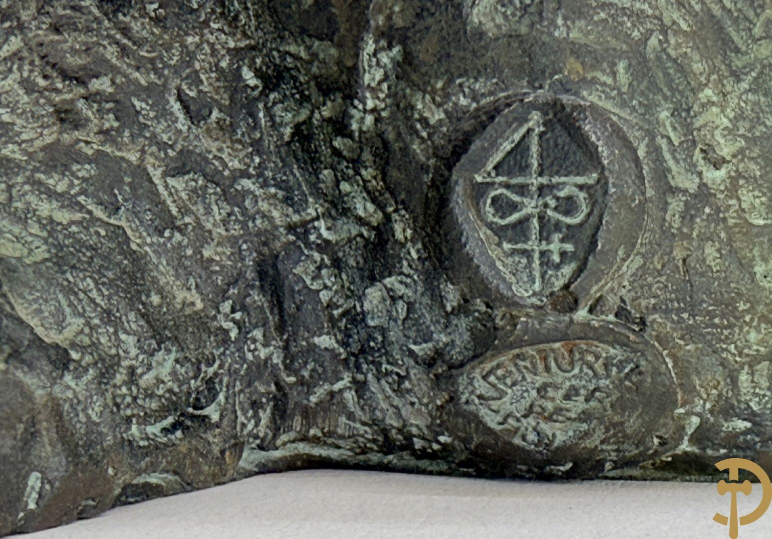 Gemonogrammeerd met symbool 