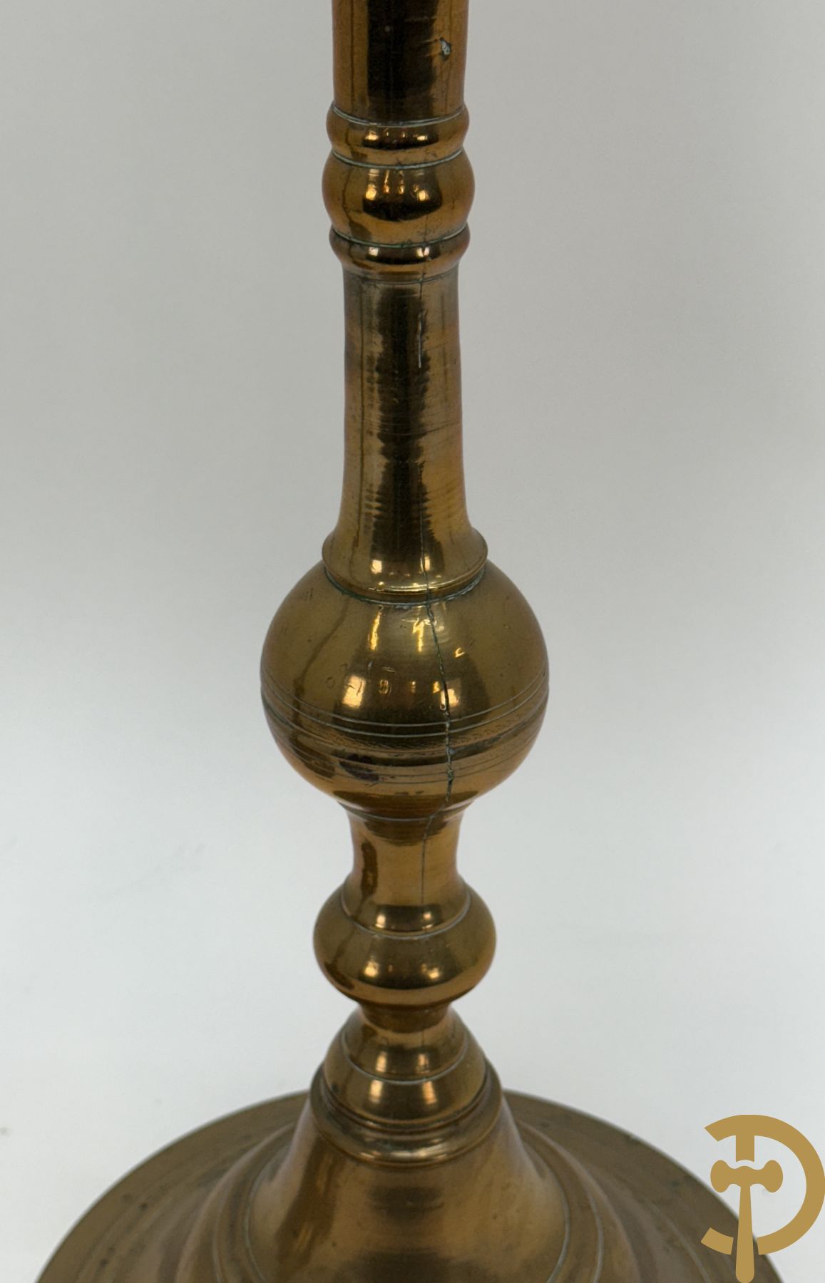 Paar antieke koperen kandelaars