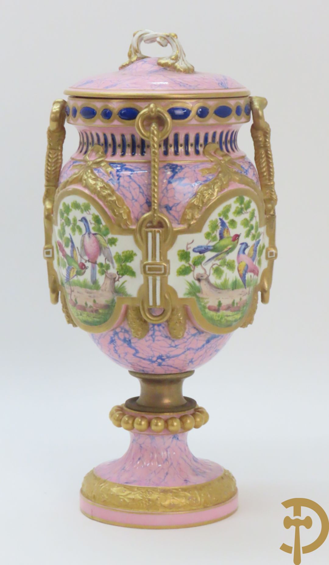 Franse porseleinen dekselpotiche bezet met decor van vogelmotieven en Louis XVI strikken, FB gemerkt