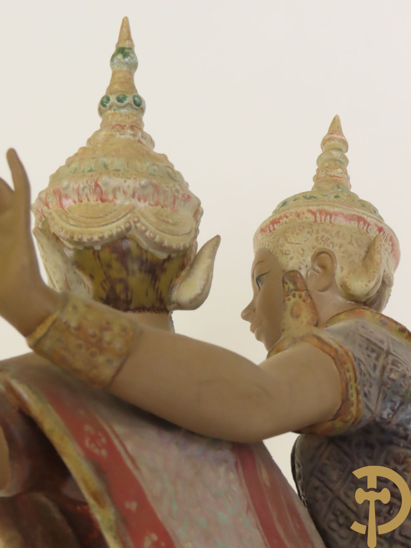 Thaise danseres met jongeman in keramiek, onderaan gemerkt Lladro