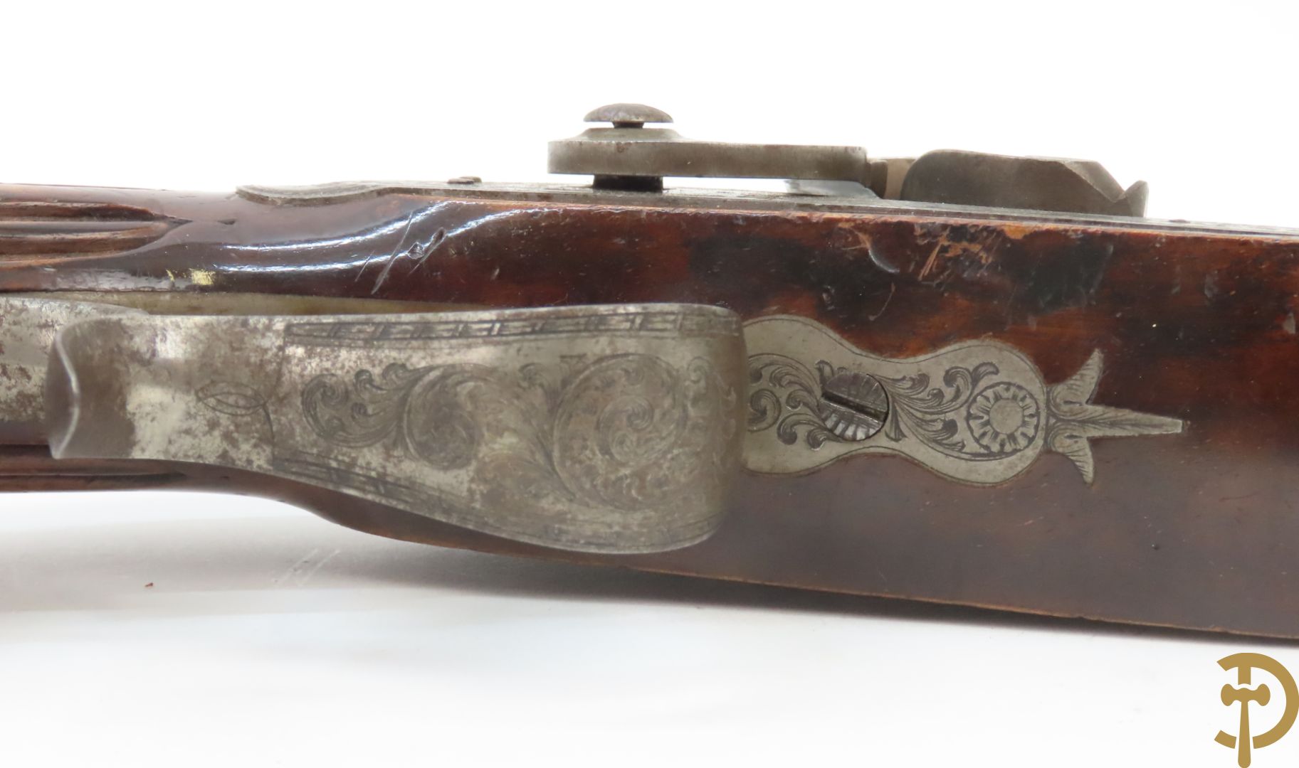 Antieke duelleerkoffer met paar percussie duelleerpistolen met notelaren handvat - (Antiek sierwapen daterend voor 1893 - kopers gebonden aan de Belgische wetgeving)