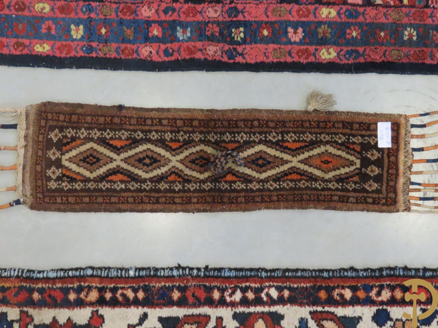 Oosters handgeknoopt tapijt met patronen + Oosterse handgeknoopte loper + kamelenmat