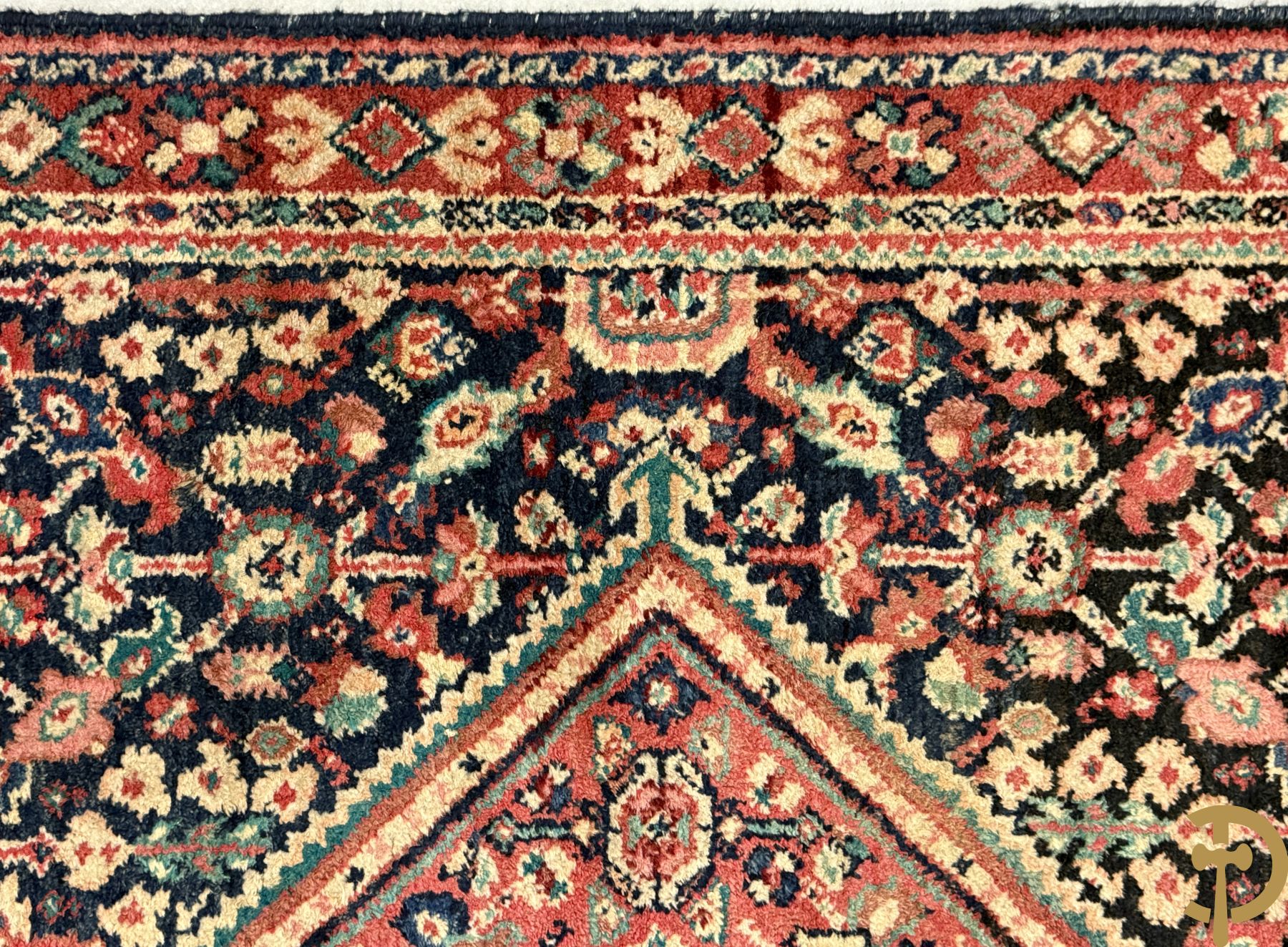 Drie oosterse handgeknoopte tapijten met blauwe fond