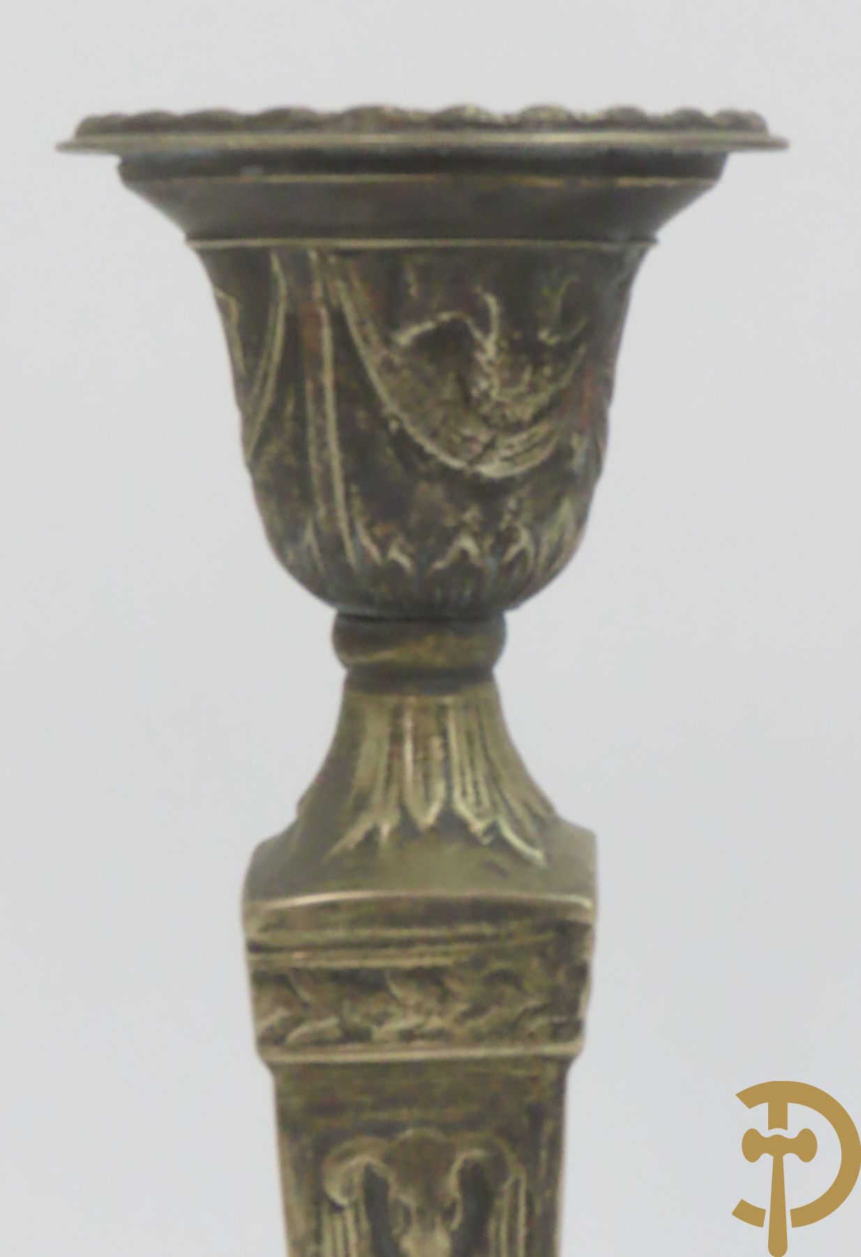 Zes paar verzilverde kandelaars