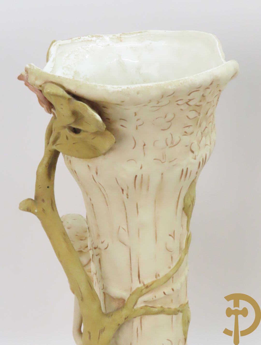 Paar Royal Dux vazen met herderpaar, gemerkt onderaan