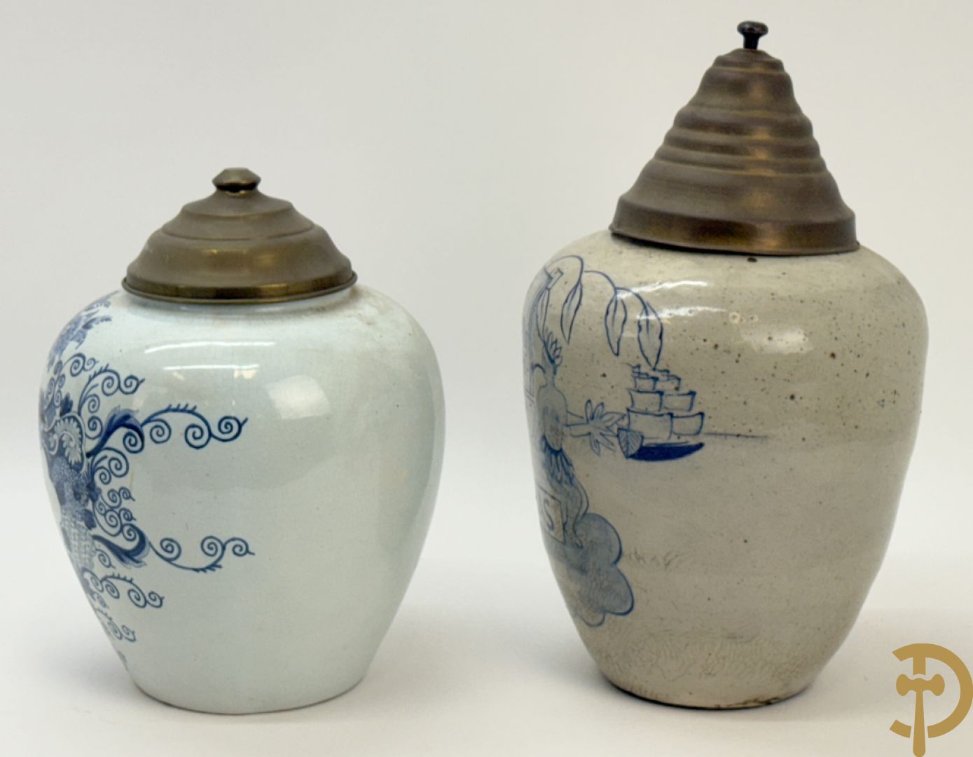 Tabakspot in Delftse faience, L.U. gemerkt onderaan + keramieken tabakspot