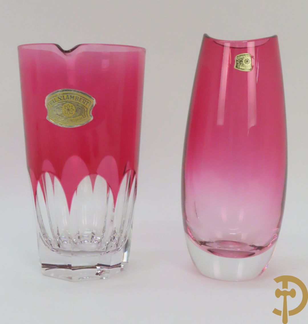 Zes gekleurde Val-Saint-Lambert glazen + 3 vaasjes + asbak