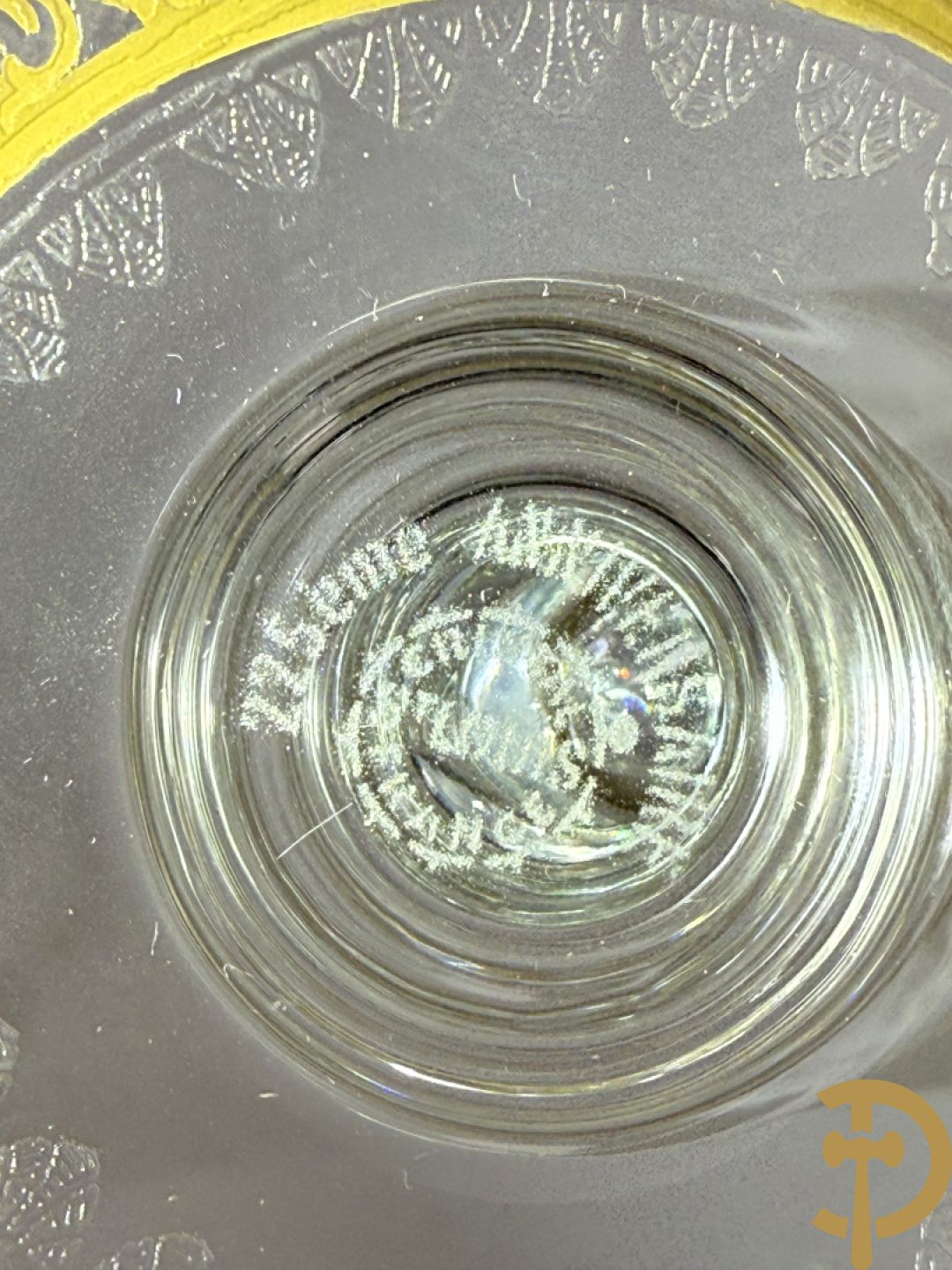 Paar kristallen kandelaars, Thistle Or, Saint Louis gemerkt