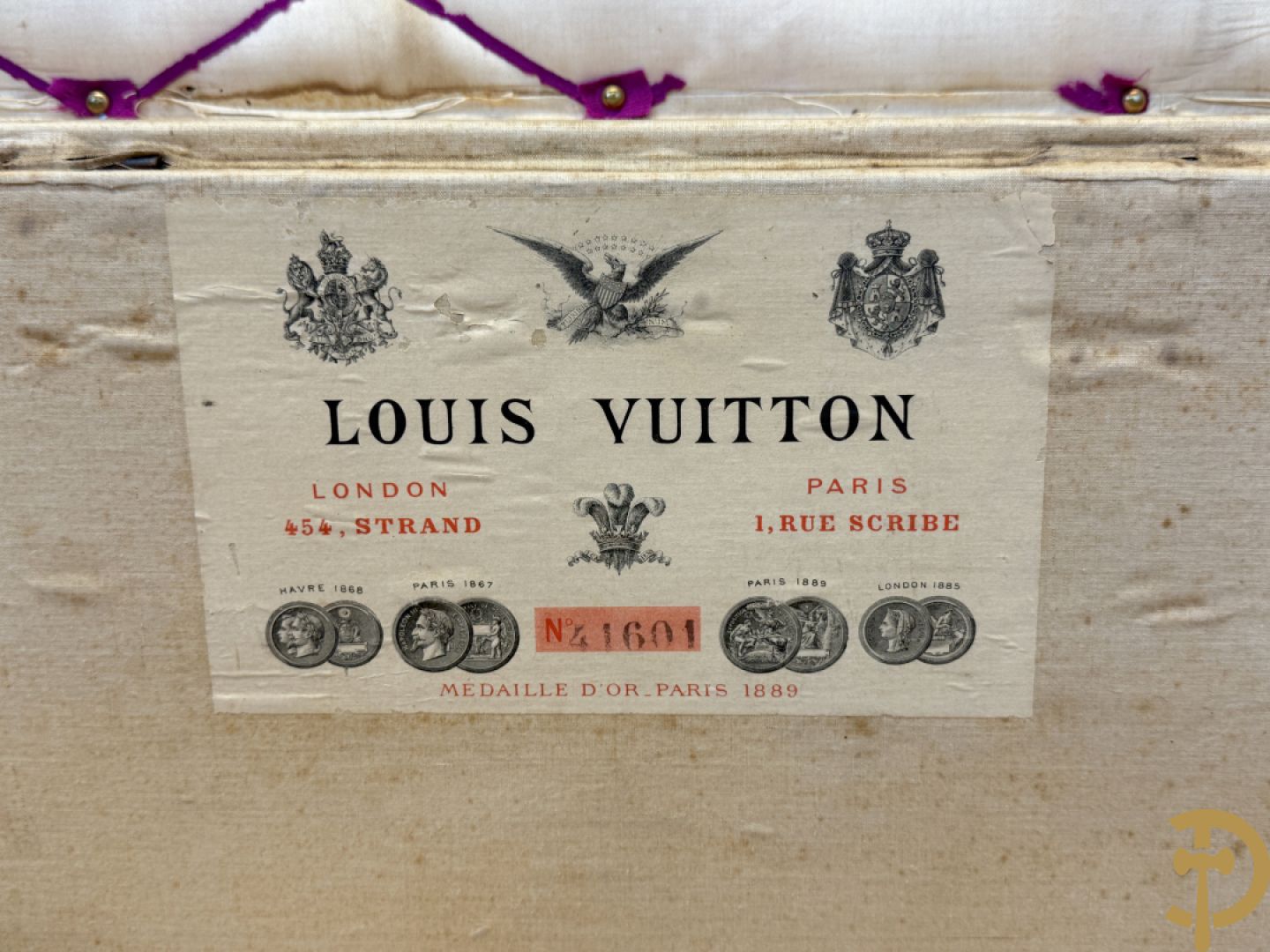 Antieke reiskoffer Louis Vuitton met houten latten, genummerd N41601, met bijhorende sleutel