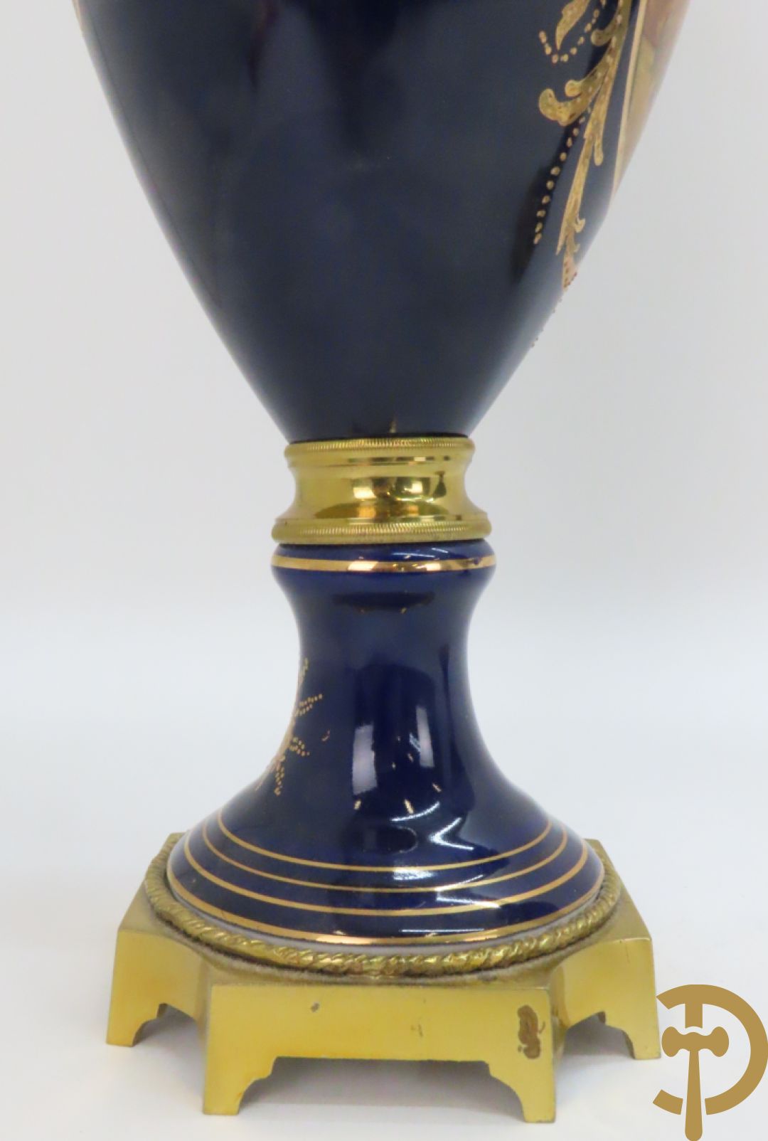 Paar kobaltblauwe dekselpotiches, Sèvres stijl