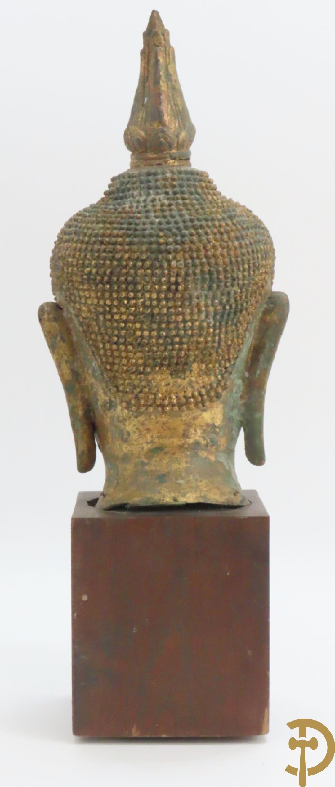 Koperen boedhahoofd op houten sokkel