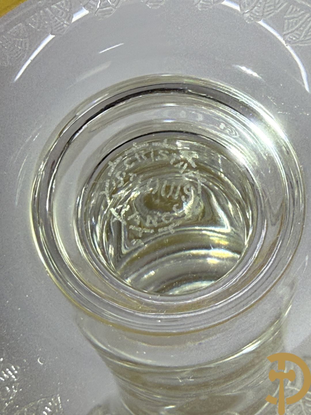 Paar kristallen kandelaars, Thistle Or, Saint Louis gemerkt