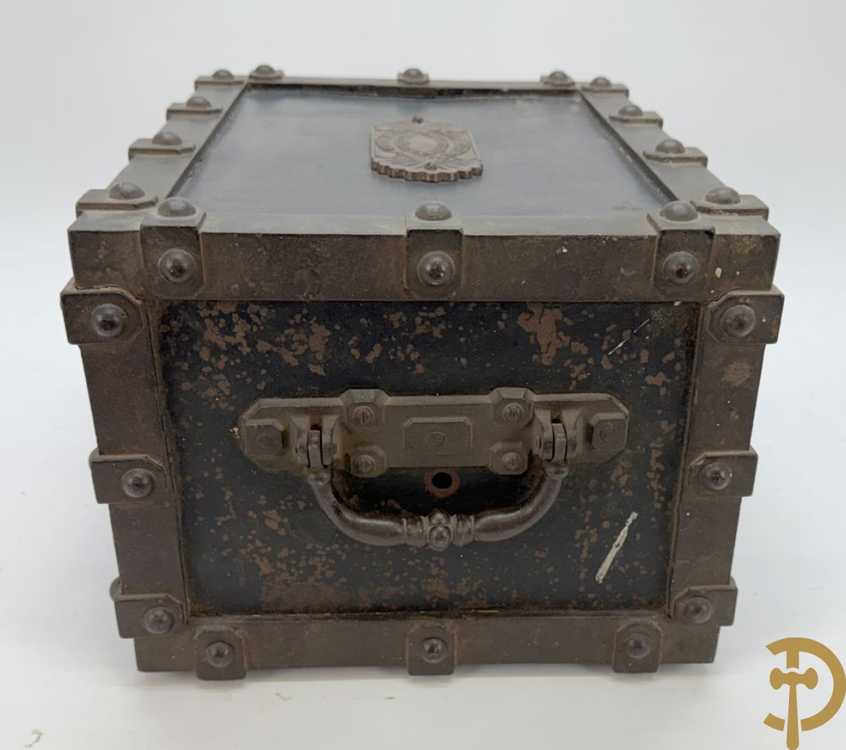 Gietijzeren brandkoffertje met 2 handvaten Incombustible Bauche à Gueux (Marnes) met sleutel