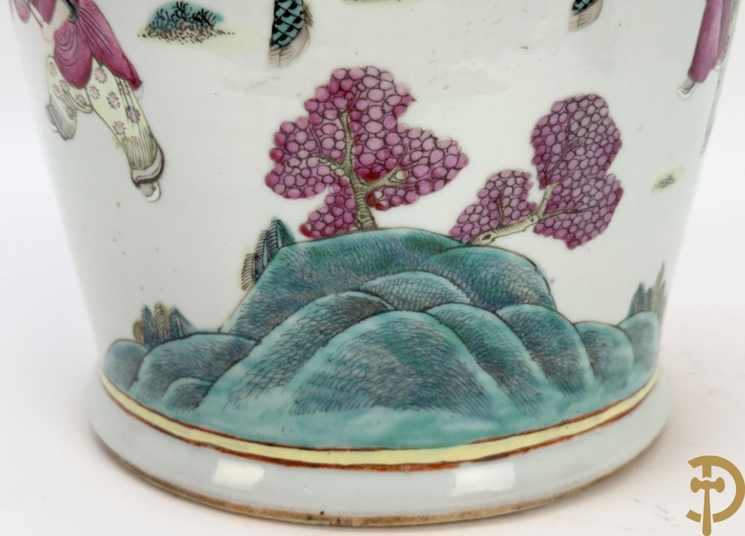 Chinese porseleinen vaas met dubbel decor van dieren, personages, dames en kinderen