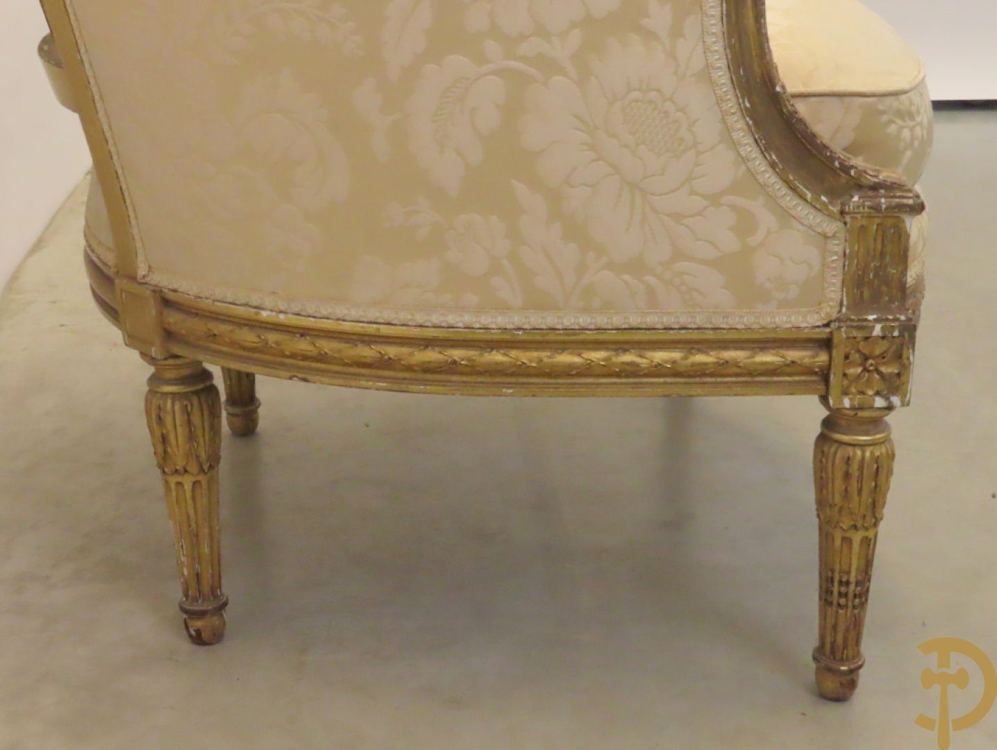 Vergulde Louis XVI armzetel met accanthusranken