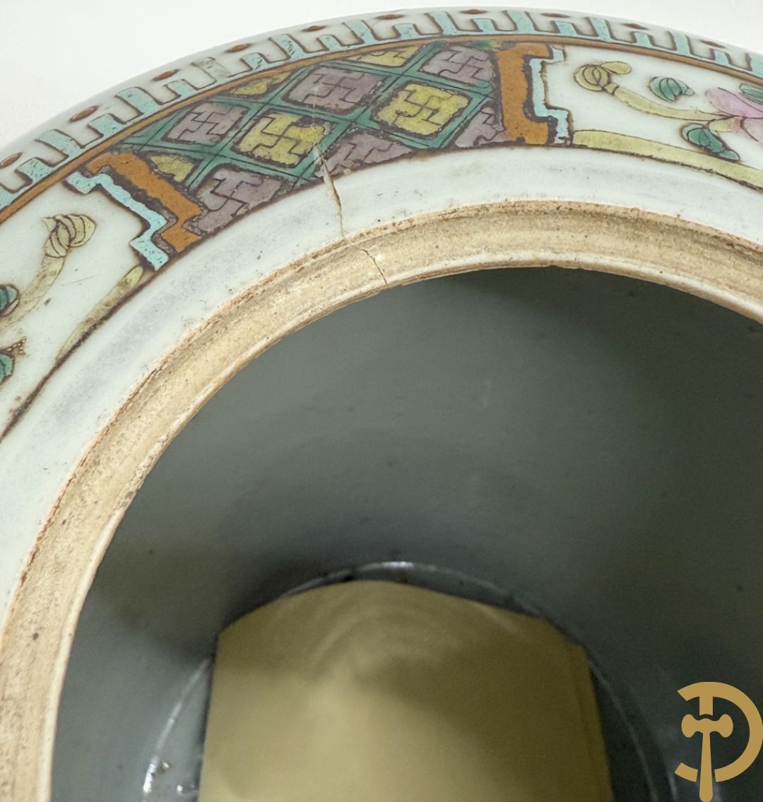 Chinese porseleinen dekselpotiche met antiquiteitendecor